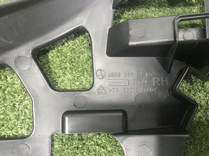 Кронштейн переднего бампера правый Mercedes S W222 (2013-2017)