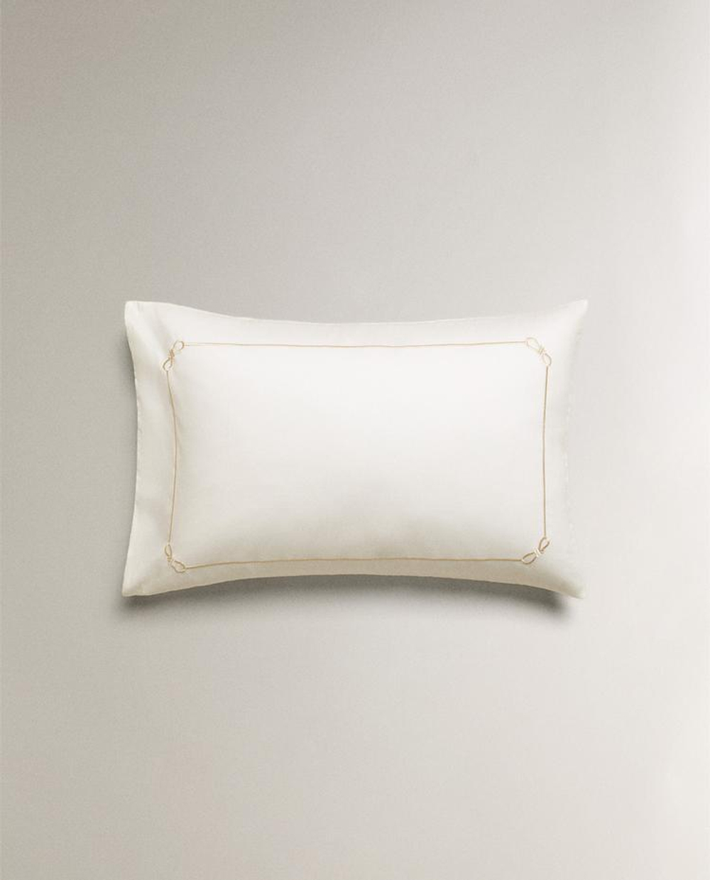 ZARA HOME САТИНОВАЯ НАВОЛОЧКА С КОНТРАСТНОЙ КАЙМОЙ, ЗОЛОТОЙ