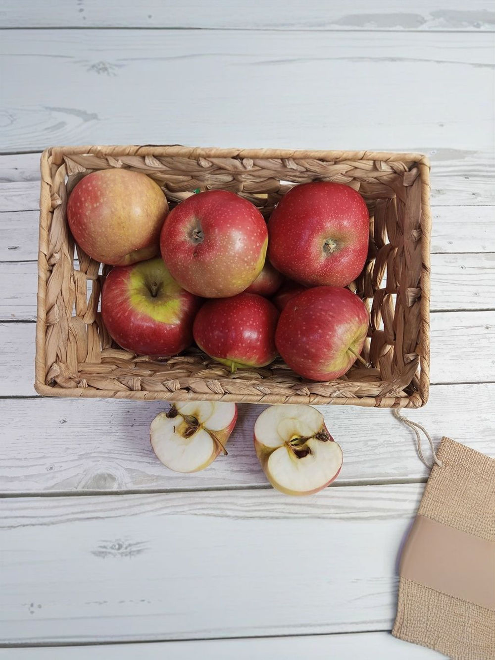 Яблоки Малинка 500 - 600 гр.