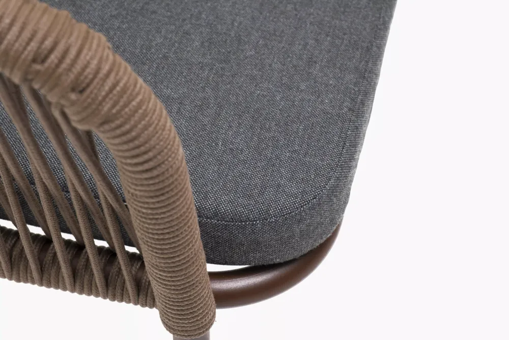 "Марсель" стул плетеный из роупа, каркас алюминий коричневый (RAL8016) муар, роуп коричневый круглый, ткань темно-серая 027