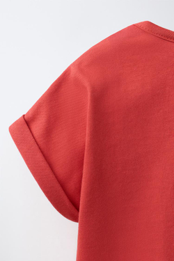 ZARA ФУТБОЛКА С ВЫШИВКОЙ «ГОРОД», КРАСНЫЙ