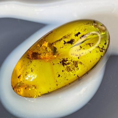 50569  Янтарь Кулон с живностью объёмный 23*45мм