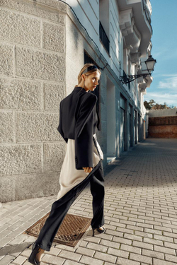 ZARA КОРОТКИЙ БЛЕЙЗЕР С ПОДПЛЕЧНИКАМИ И СКЛАДКАМИ, ЧЕРНЫЙ