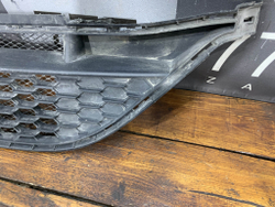 Решетка переднего бампера Mercedes A (W177) 18-нв Б/У Оригинал A1778859100