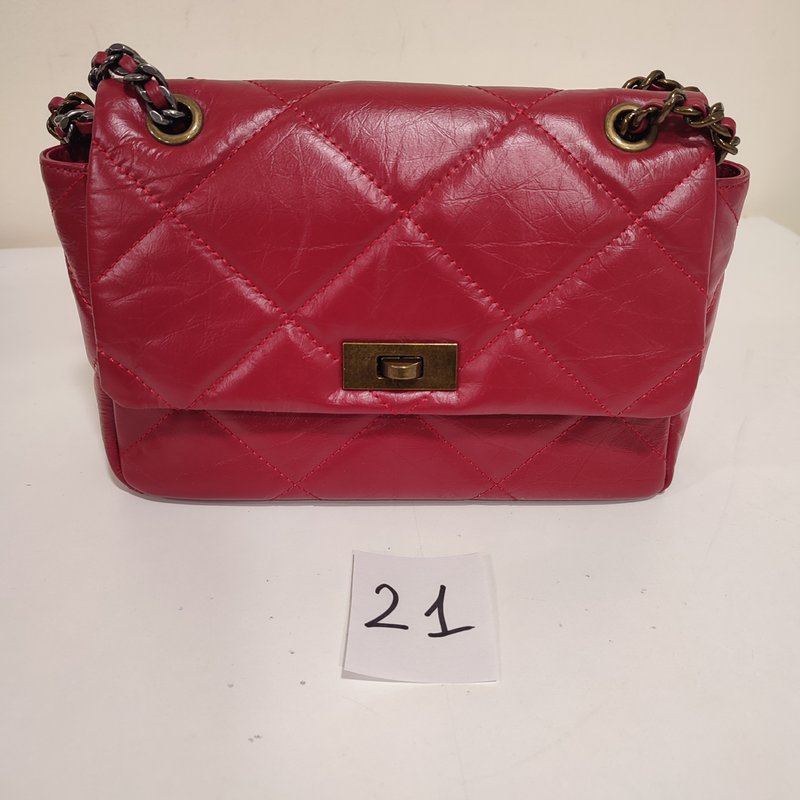 KELLY S красная - помята кожа на внутренней стороне крышки 21