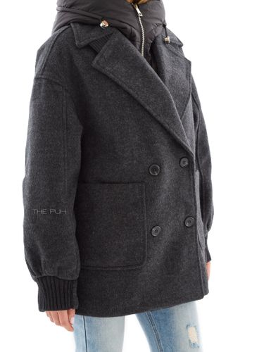 Графитовое двубортное пальто с манишкой