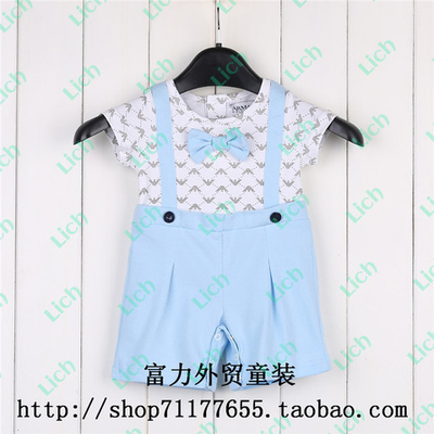 Песочник с контрастной бабочкой и принтами логотипов