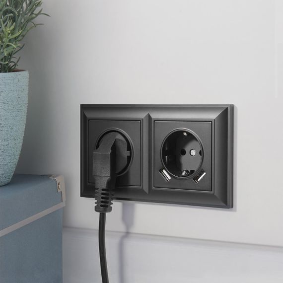 Розетка с заземлением Werkel черный матовый W1171008 4690389156878