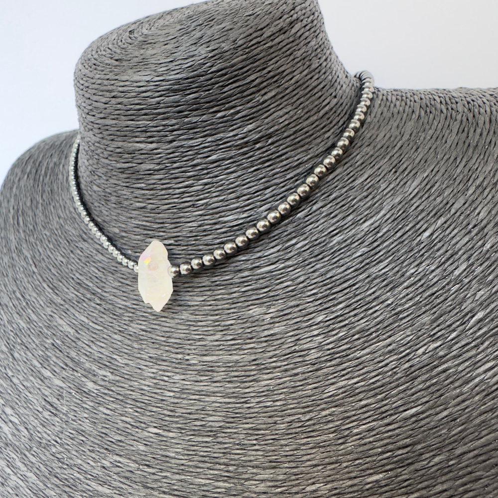 Колье "Стальной луч" с гематитом и кристаллом