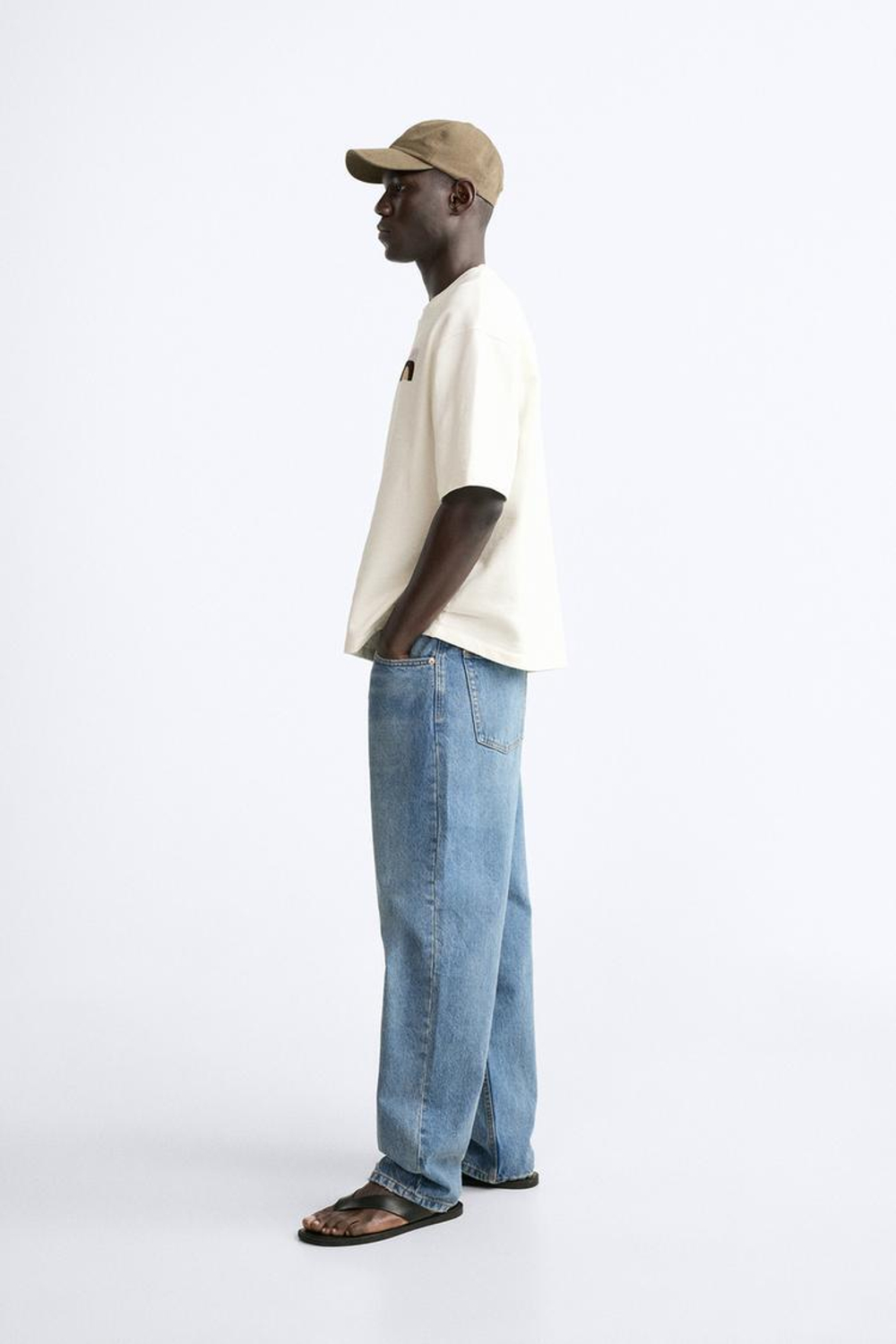 ZARA ФУТБОЛКА С КОНТРАСТНЫМ ПРИНТОМ, КРЕМОВЫЙ