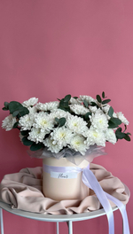 Букет хризантем в шляпной коробке #24