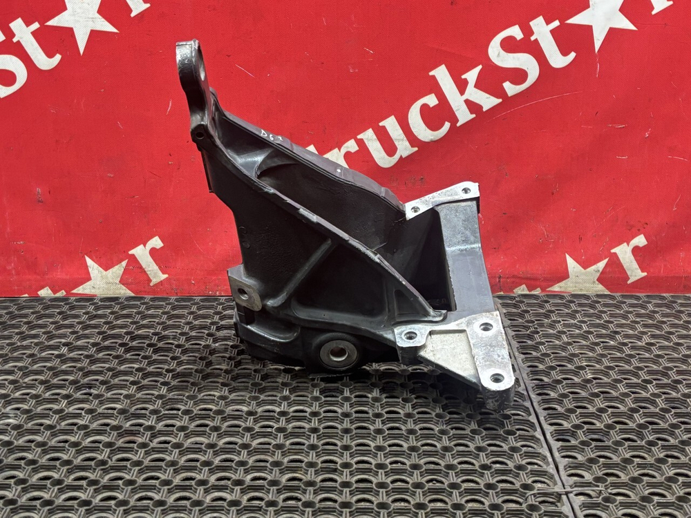 Кронштейн усилителя бампера правый 2023г.