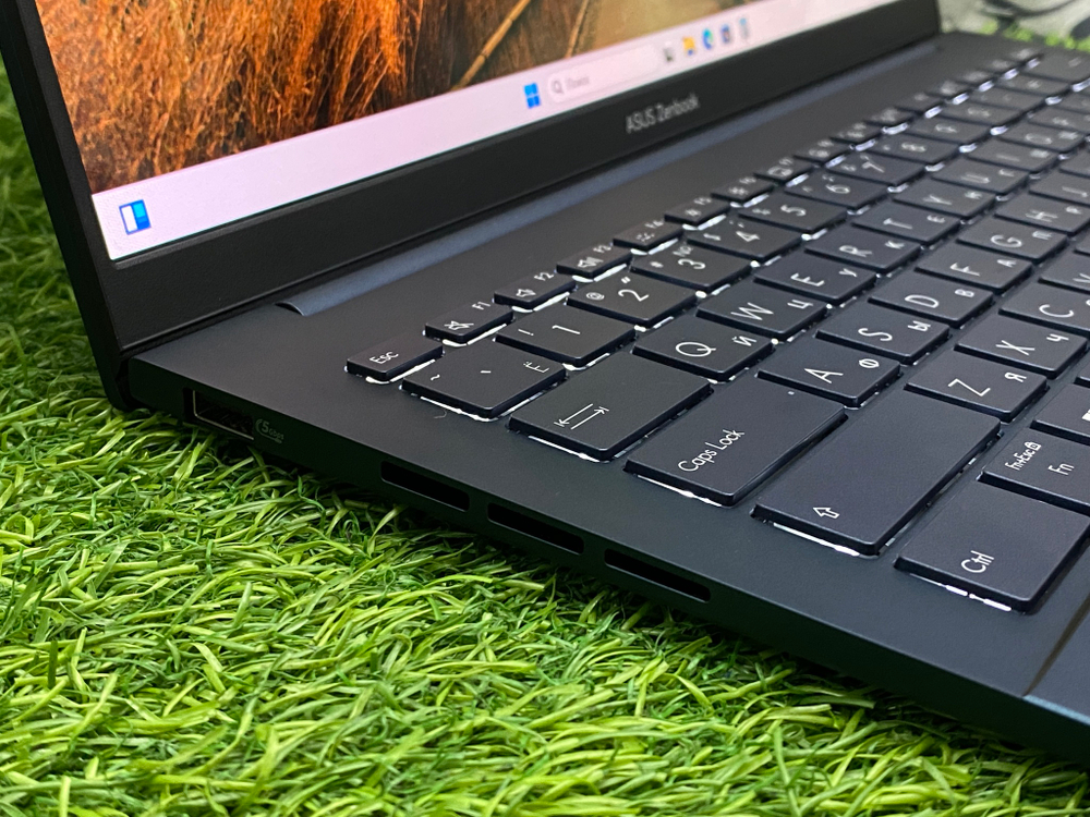 Ноутбук Asus 14" Oled Core Ultra 5 125H/ ARC/16GB/512GB SSD/ ZenBook UX3405MA-QD988[90nb11r2-m01sn]/Windows 11