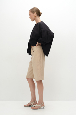 Бермуды из хлопка бежево-серый