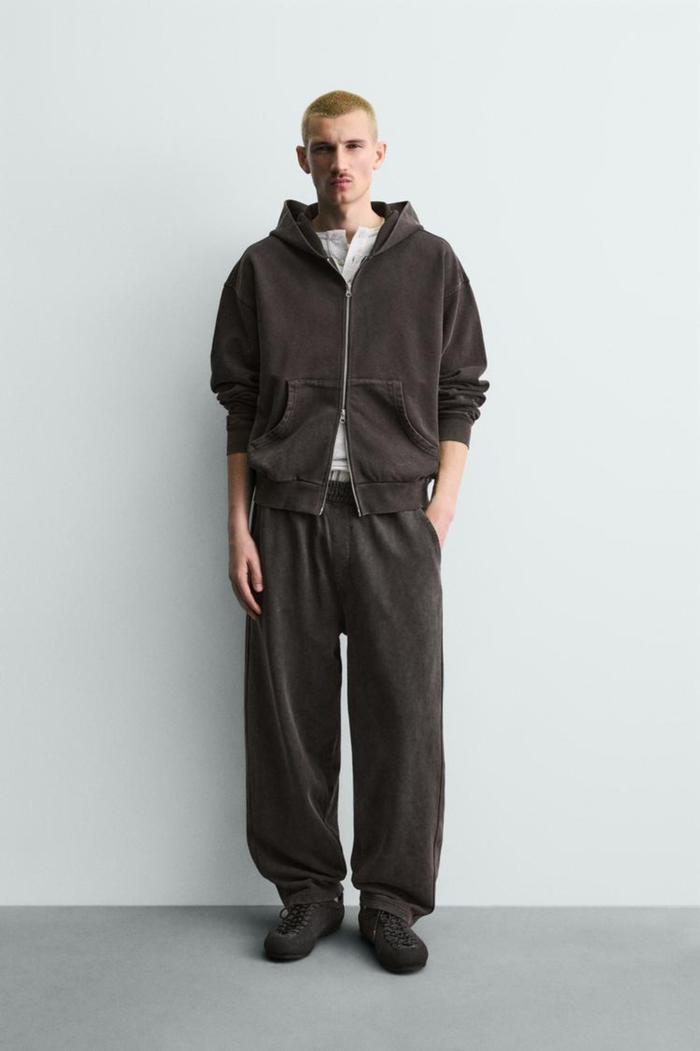 ZARA ДЖОГГЕРЫ BALLOON FIT С ЭФФЕКТОМ ПОТЕРТОСТИ, ТЕМНО-КОРИЧНЕВЫЙ