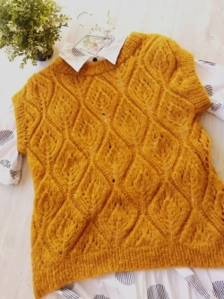 Жилет вязаный ажурный