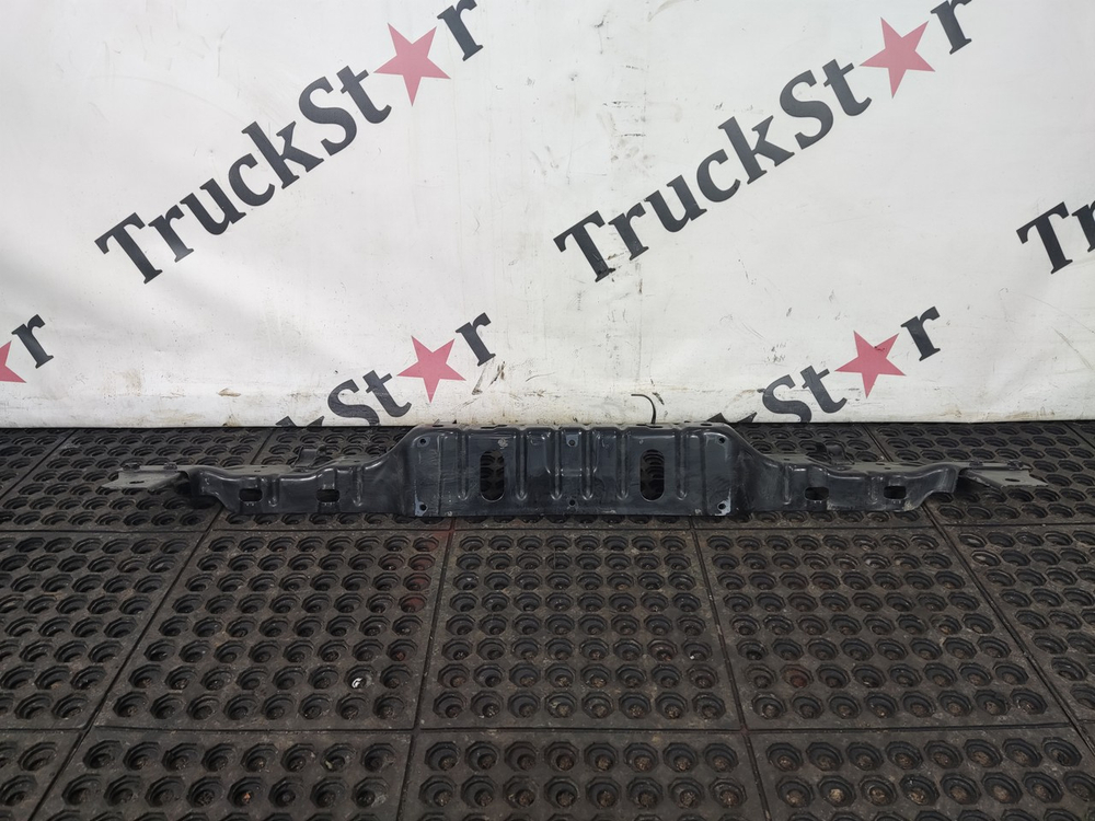 Кронштейн бампера нижний 2023г