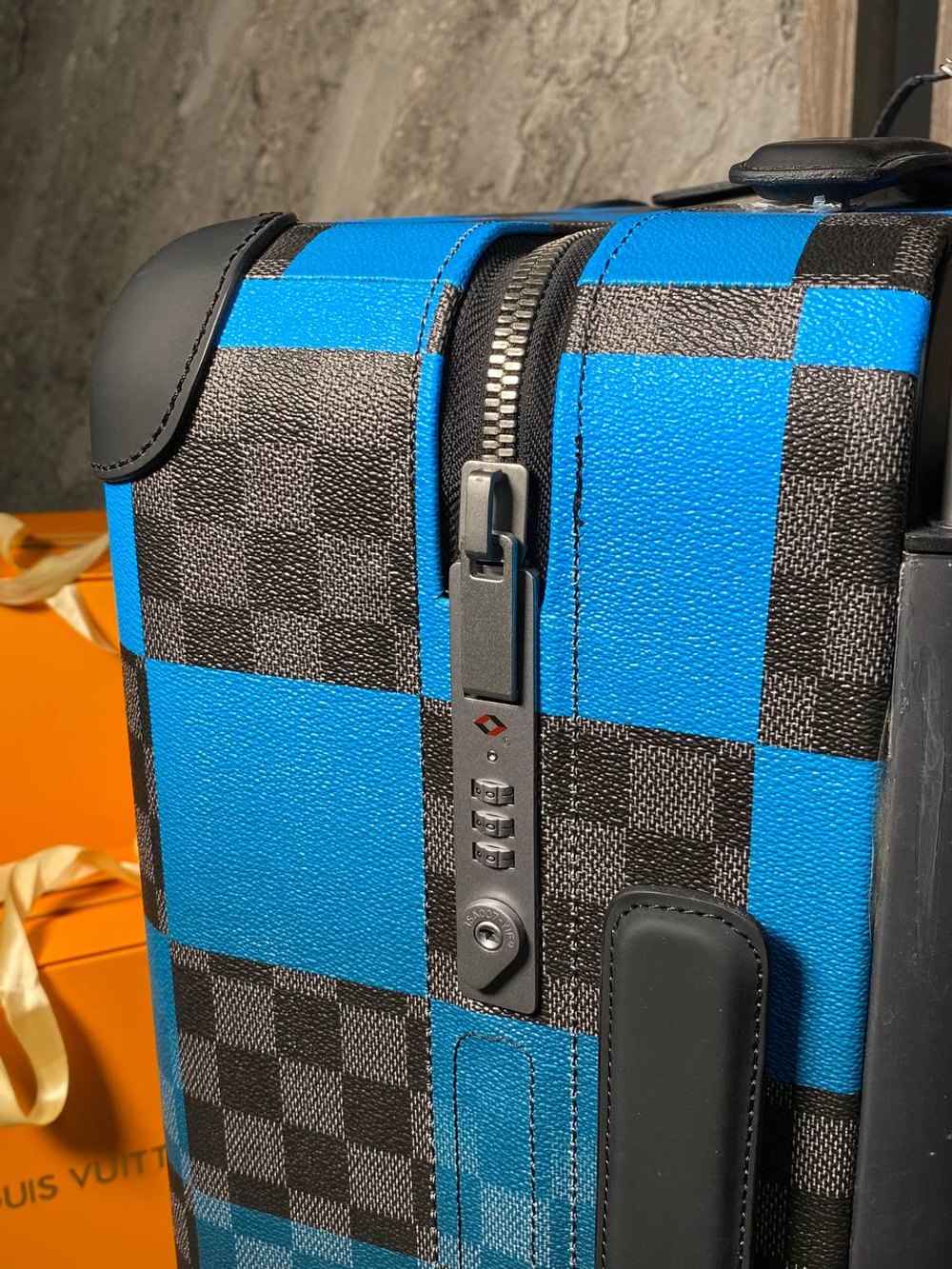 Чемодан Louis Vuitton