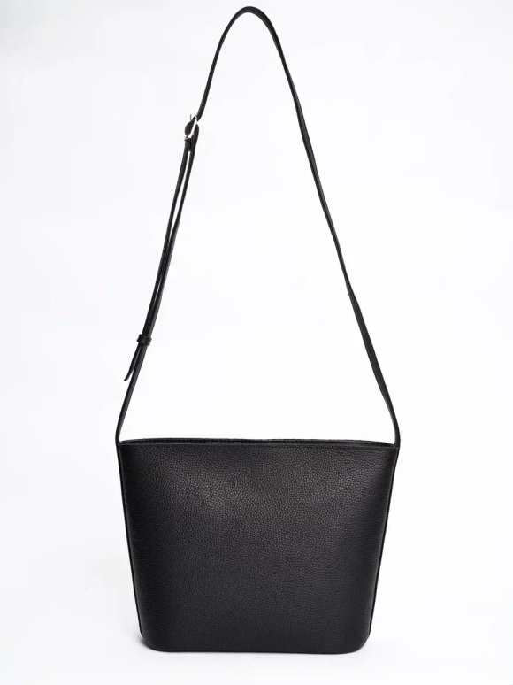 кожаная сумка через плечо черного цвета