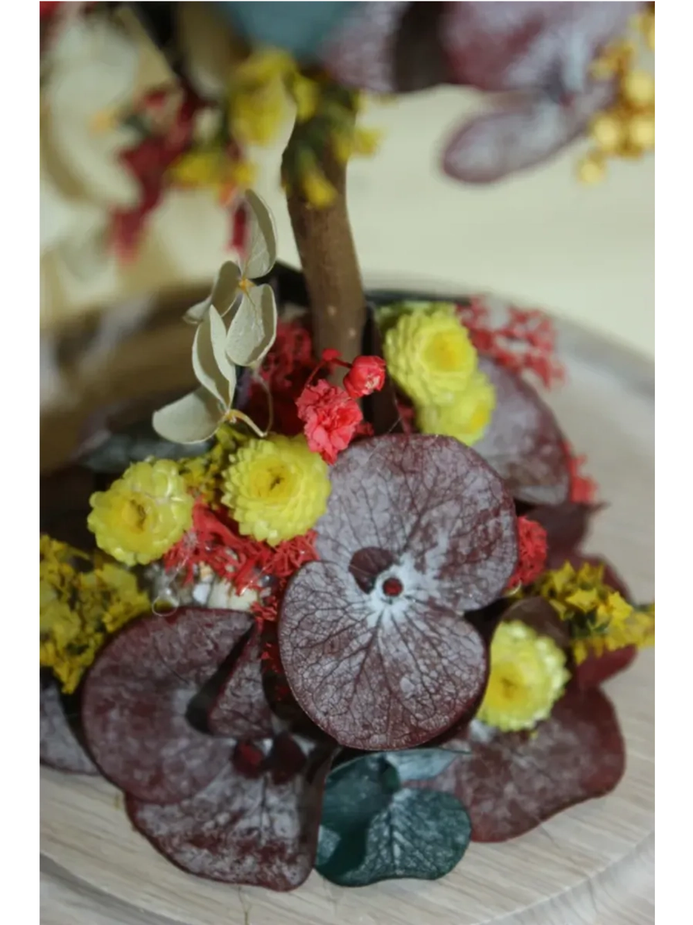 деревце из натуральных цветов в стекле