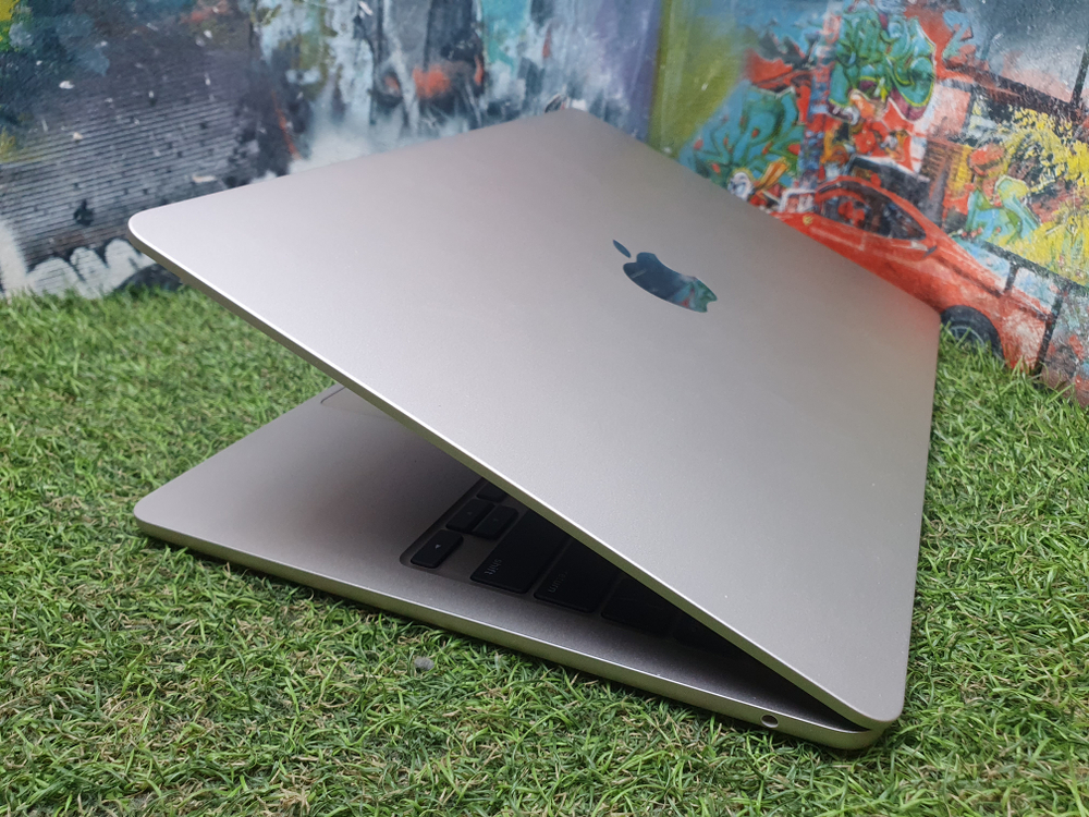 Apple MacBook Air 13.6", M4, 16ГБ 256ГБ 18 циклов