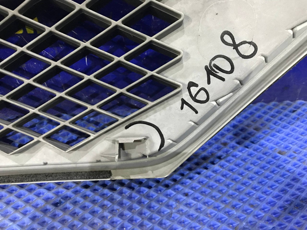 Решетка радиатора NISSAN PRESAGE 2003-2006