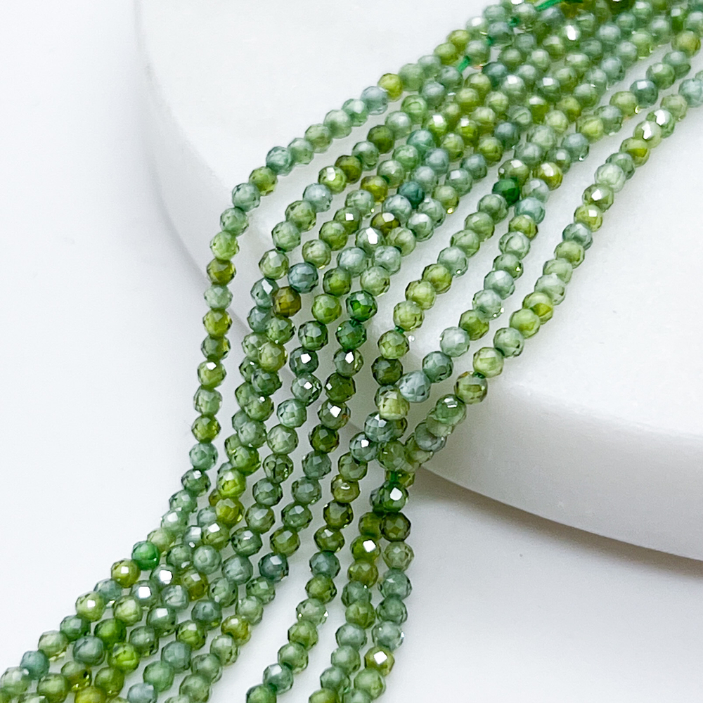 Фианит (кубический цирконий), цвет зеленый, размер 2 мм, цена за нить около 195 шт (38 см)
