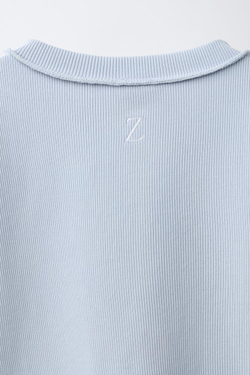 ZARA ФУТБОЛКА ОВЕРЛОК С ПУГОВИЦАМИ, ГОЛУБОЙ