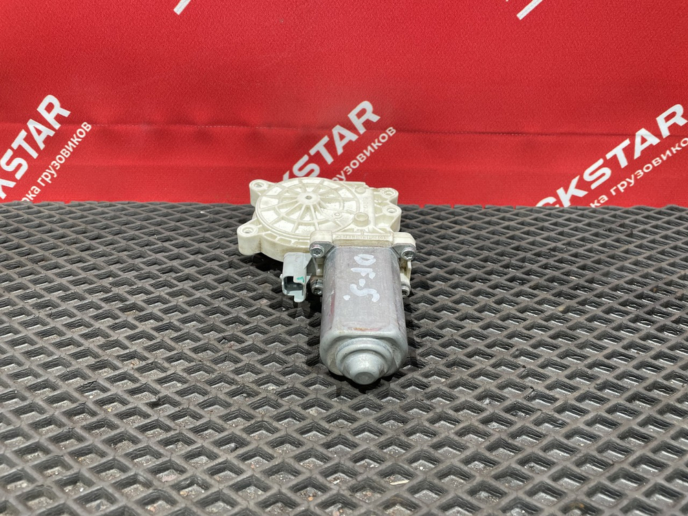 Моторчик стеклоподъемника правый 2023г