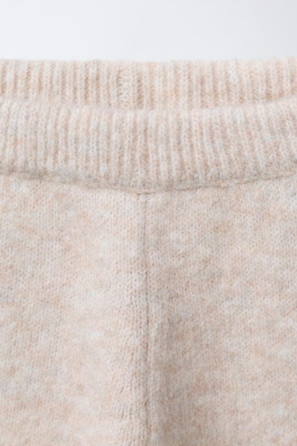 ZARA ТРИКОТАЖНЫЕ ЛЕГИНСЫ С КАРМАНОМ И ЭТИКЕТКОЙ С ЕЖИКОМ, СВЕТЛО-БЕЖЕВЫЙ