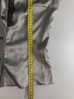 Блузка в тонкую полоску стильная, визуально на 44 размер