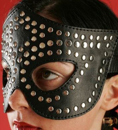 Маска-очки кожаная черная с заклепками (Цвет: черный, серебряный)