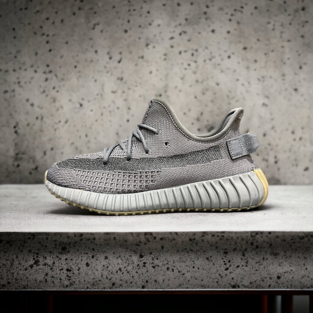 Adidas Yeezy Boost 350 V2 • Cinder