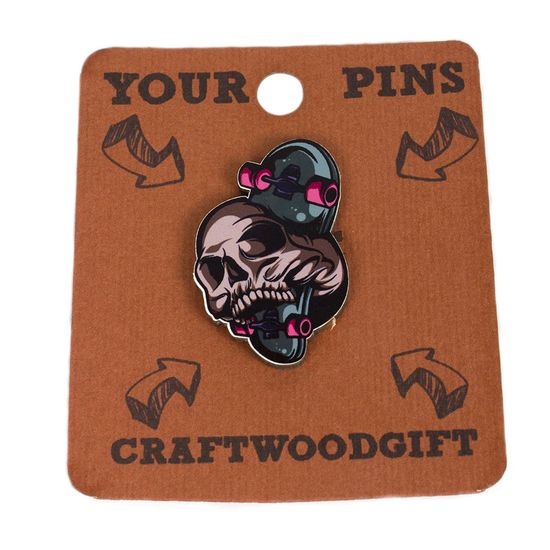 Деревянный значок. Череп