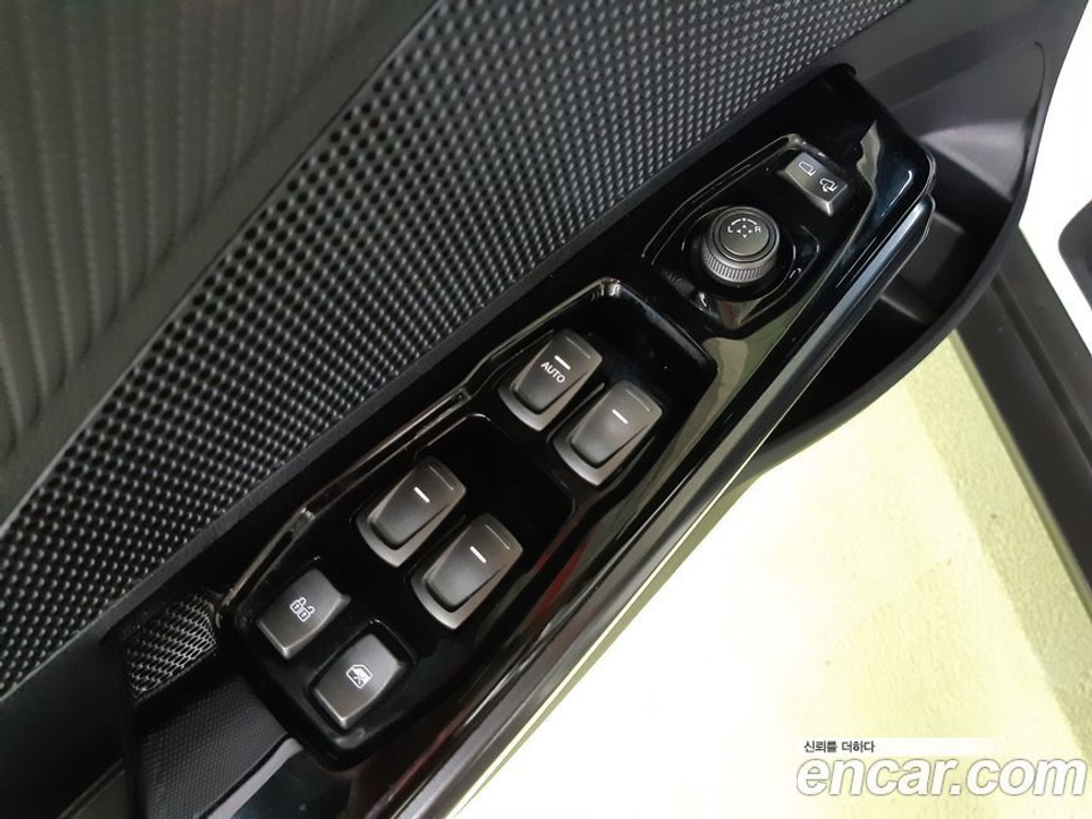 KG Mobility (Ssangyong) Very New Tivoli Бензин 1.5 2WD (03.2020)