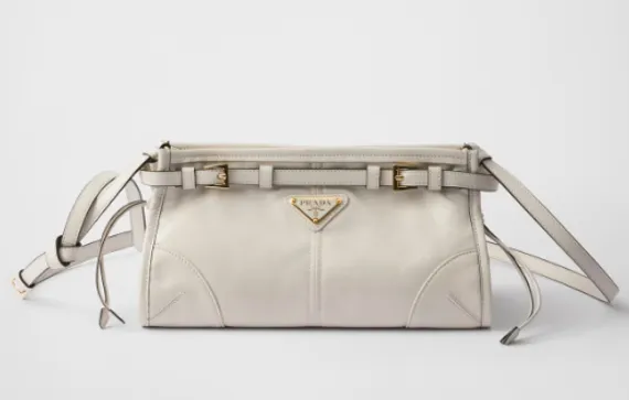 Маленькая кожаная сумка Prada через плечо, белый
