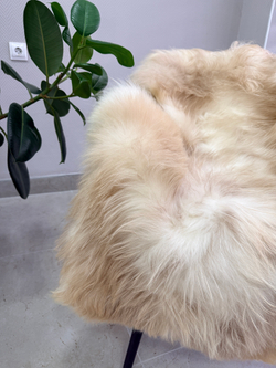 Шкура коврик меховой прикроватный овчина, 120х65 см.