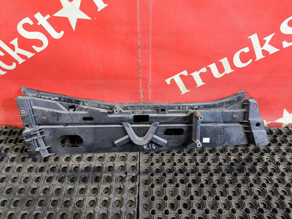 Кронштейн ручки двери левой