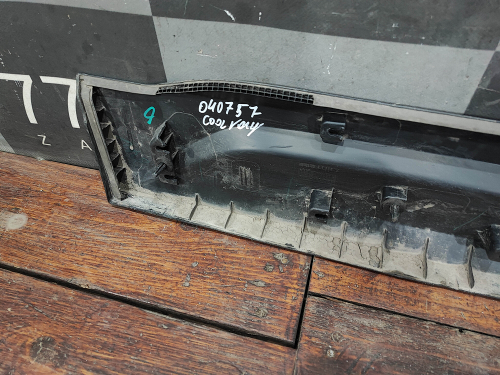 Накладка двери задней левой Geely Coolray 19-нв Б/У Оригинал 5081038000