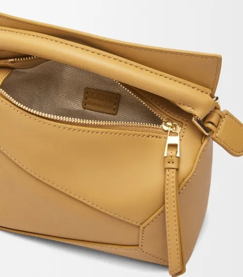 Сумка Loewe Puzzle Edge bag in classic calfskin