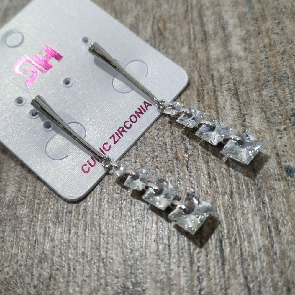 Серьги-гвоздики (палочки) Cubic Zirconia ряд 4 квадрата металл серебристый