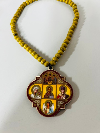 Игрушка-Подвеска на зеркало заднего вида - ЧЕТКИ БЕЖЕВ  с ИКОНОЙ дерево