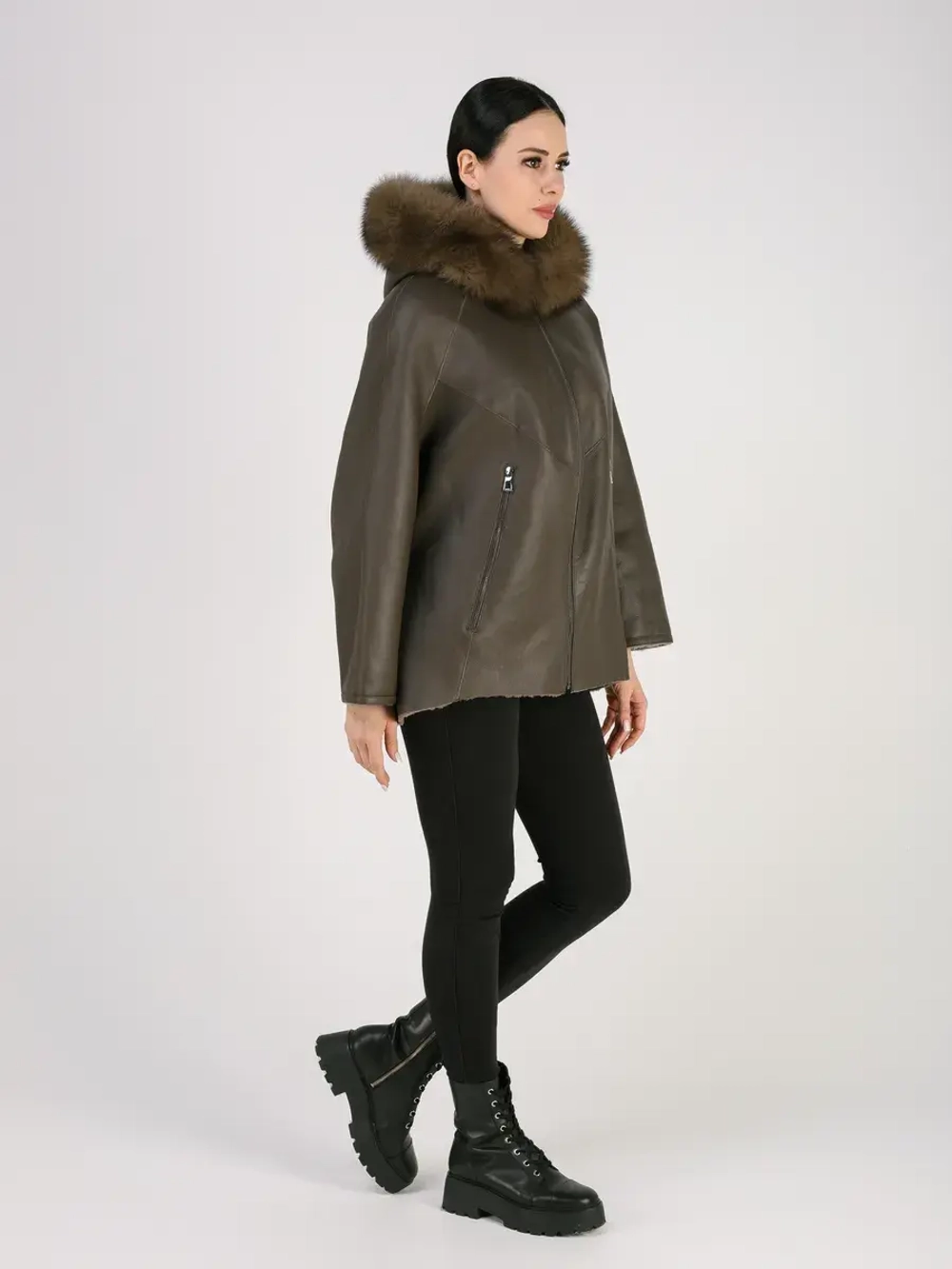 Дубленка зимняя натуральная с капюшоном оверсайз