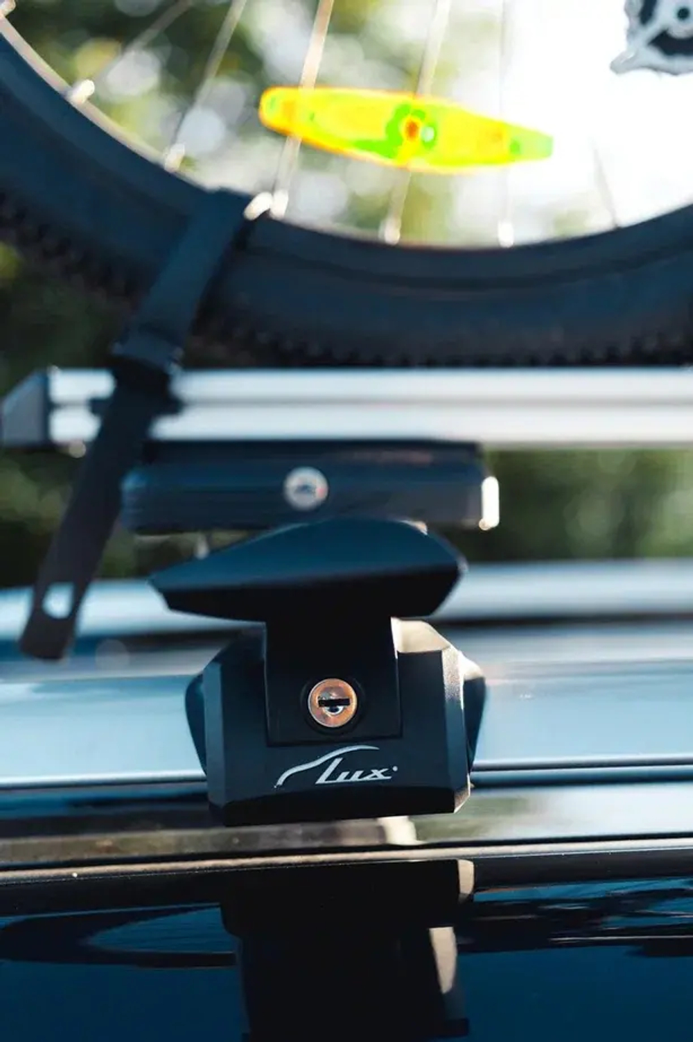 Велокрепления на крышу автомобиля  LUX PROFI 