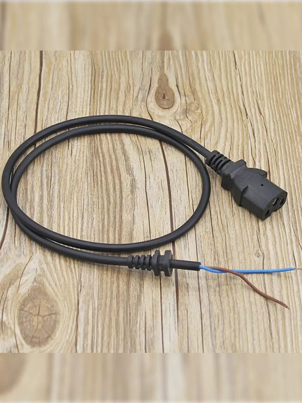 Кабель для зарядного устройства IEC C15