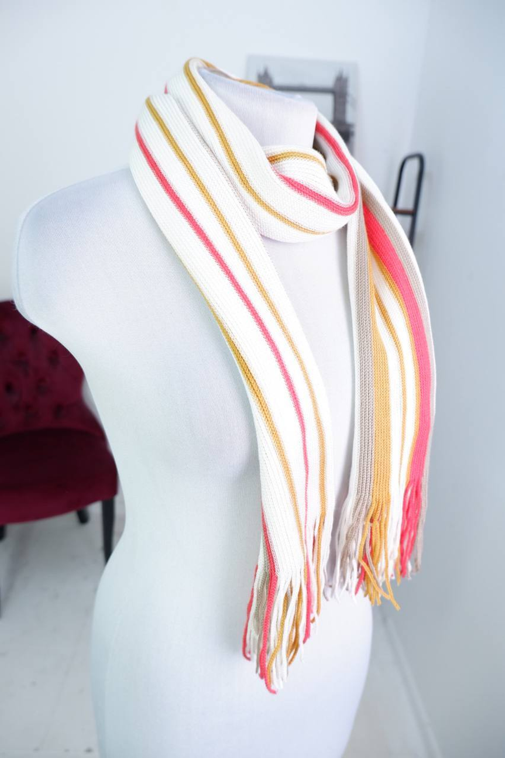 Шарф в яркую полоску