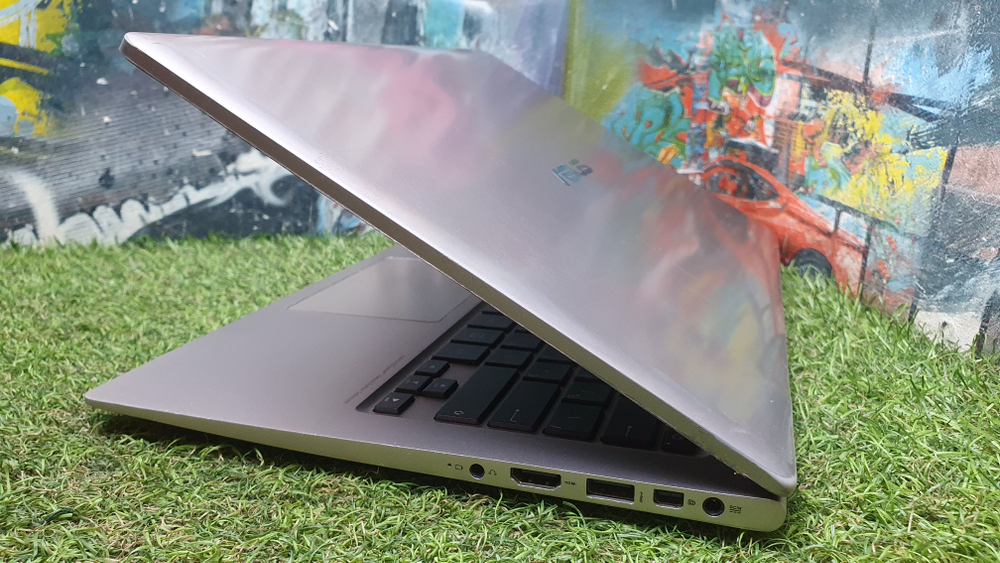 Игровой ASUS i3-6/12Gb/FHD/Zenbook UX303UA-R4260T/Windows 11