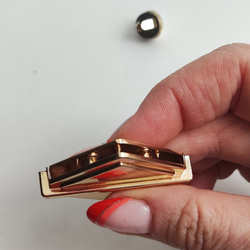 Замок на магнитной кнопке 42*50 Золото