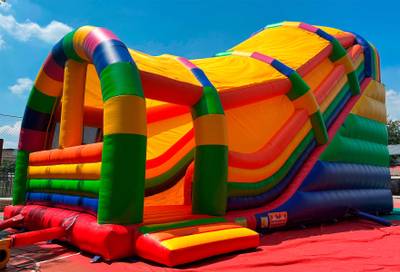 Коммерческий надувной батут-горка с крышей «Без радуги никуда» 14*6*9 м