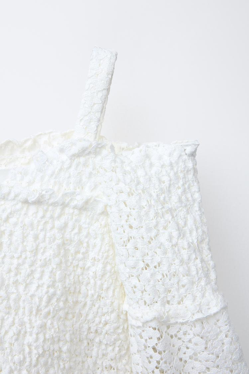 ZARA ТОП ИЗ РЕЛЬЕФНОЙ ТКАНИ С ЗАПÁХОМ, ЭКРЮ